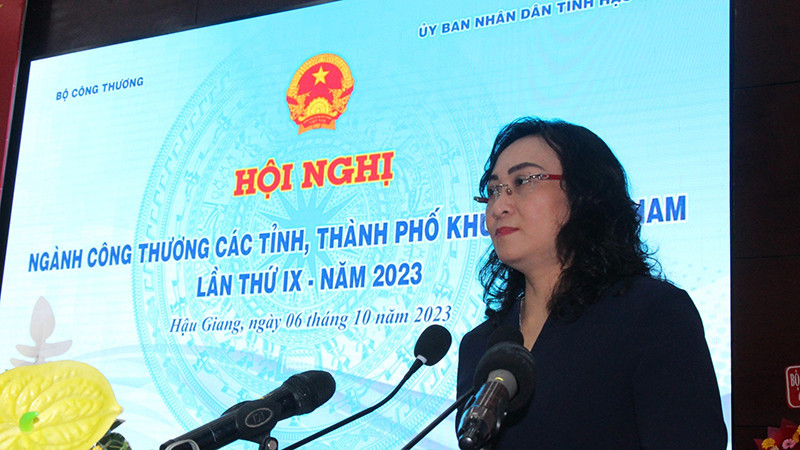 Thứ trưởng Công thương Phan Thị Thắng phát biểu tại hội nghị.