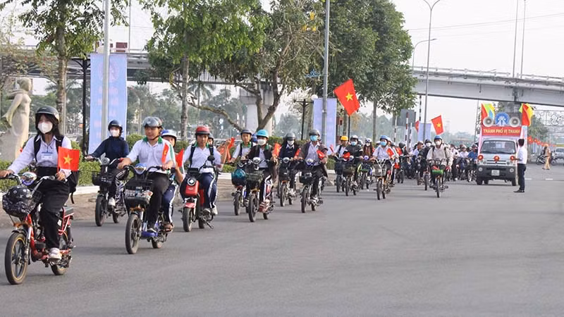 Diễu hành hưởng ứng Tháng hành động quốc gia về dân số