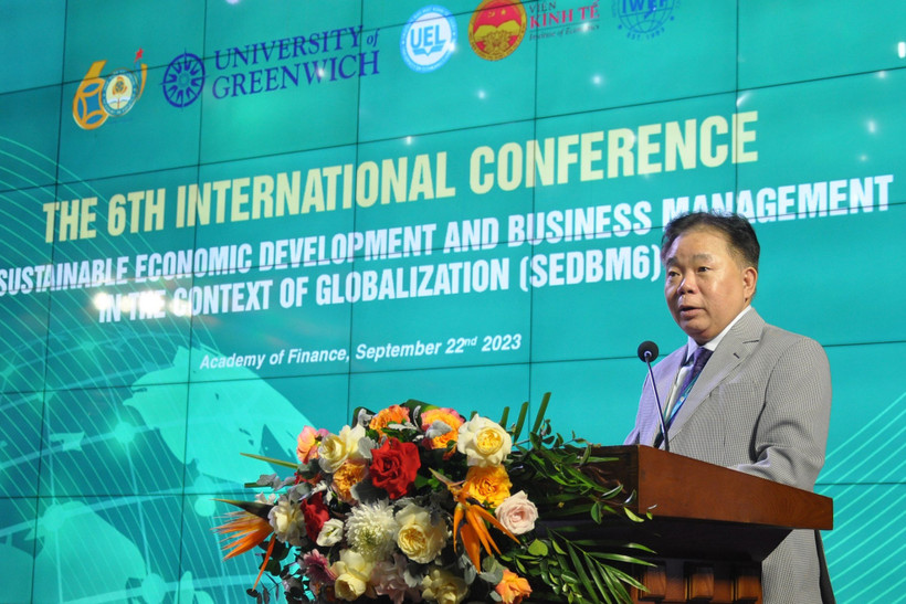 PGS.TS Nguyễn Trọng Cơ, Giám đốc Học viện Tài chính phát biểu đề dẫn hội thảo.