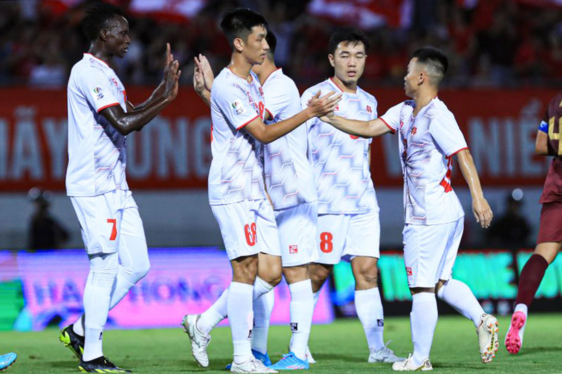 Các cầu thủ Hải Phòng ăn mừng bàn thắng. (Ảnh: VFF)