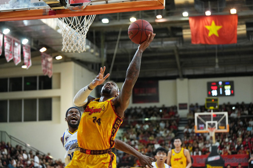 Kentrell Barkley dứt điểm cận rổ. (Ảnh: VBA)