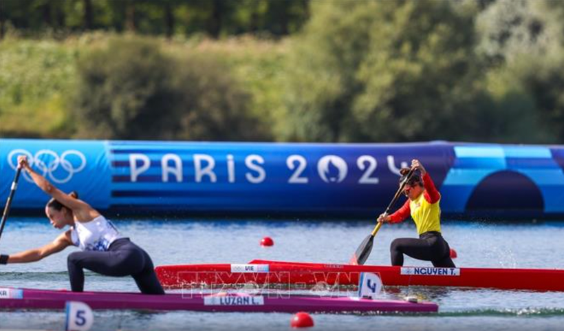 Nguyễn Thị Hương (áo vàng đỏ) không thể tạo nên bất ngờ tại Olympic Paris 2024. (Ảnh: TTXVN)