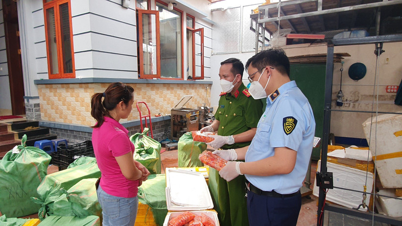 Lực lượng Quản lý thị trường đã thu giữ 840kg trứng non gia cầm đông lạnh, 40kg nầm động vật đông lạnh không rõ nguồn gốc xuất xứ.