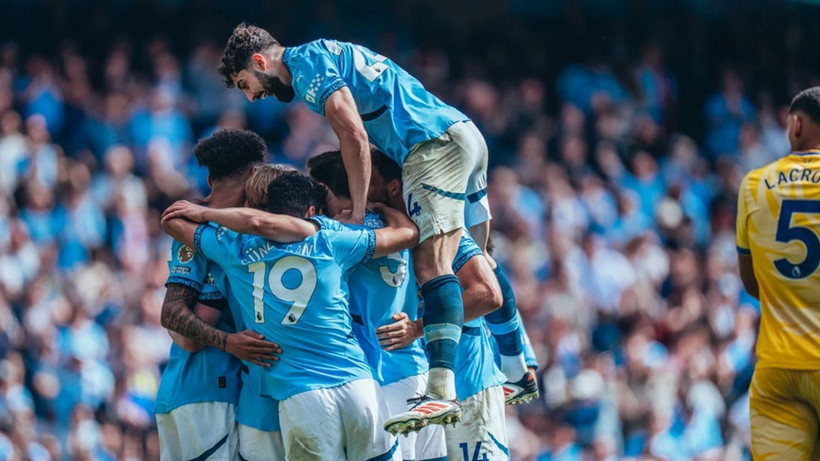 Các cầu thủ Manchester City giành trọn 3 điểm sau khi lội ngược dòng thành công. (Ảnh: MCFC)