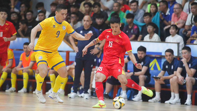 Đội tuyển futsal Việt Nam gỡ hòa sau khi bị dẫn trước. (Ảnh: VFF)