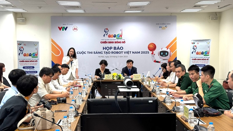 Họp báo Cuộc thi Sáng tạo Robot Việt Nam 2025.