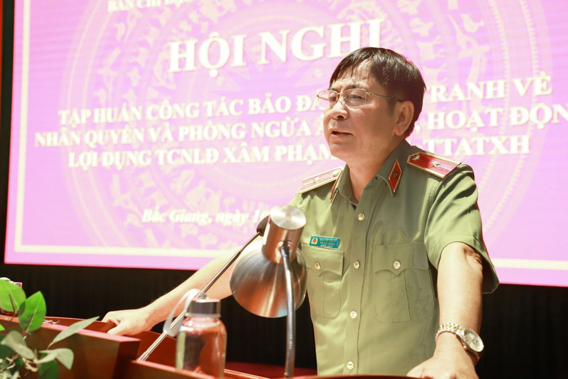 Thiếu tướng Nguyễn Văn Kỷ, Phó Chánh Văn phòng Thường trực về Nhân quyền Chính phủ phát biểu tại Hội nghị.