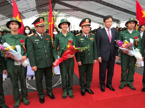 Quang cảnh Lễ giao, nhận quân tại huyện Yên Mỹ, tỉnh Hưng Yên.