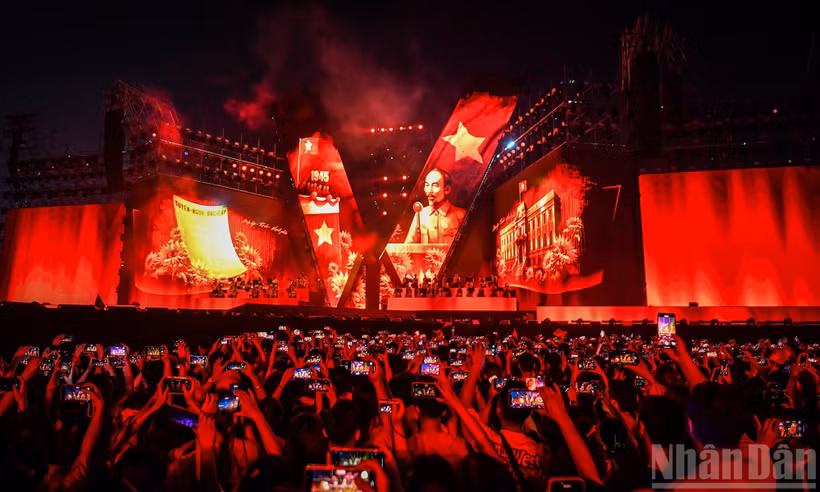 Chương trình chính luận nghệ thuật Tổ quốc trong tim là điểm sáng văn hóa trong năm 2025.