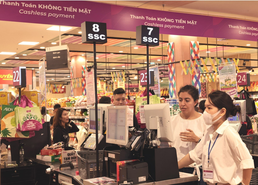 Theo Bộ Công Thương, thị trường nội địa giai đoạn 2026 – 2030 được kỳ vọng là giai đoạn tăng trưởng cao của nền kinh tế Việt Nam. Dự báo đến năm 2030 quy mô thị trường bán lẻ hàng hóa và dịch vụ tăng trưởng 10 - 12%/năm, đạt khoảng 11,5 - 12,5 triệu tỷ đồng, tương đương 450 tỷ USD. Ảnh: TTXVN