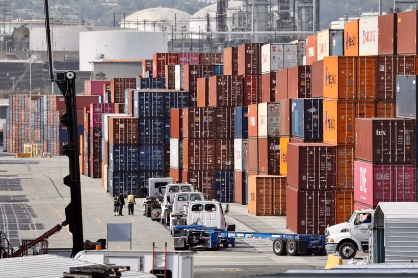 Cảng hàng hóa tại California, Mỹ. (Ảnh: THX/TTXVN) 
