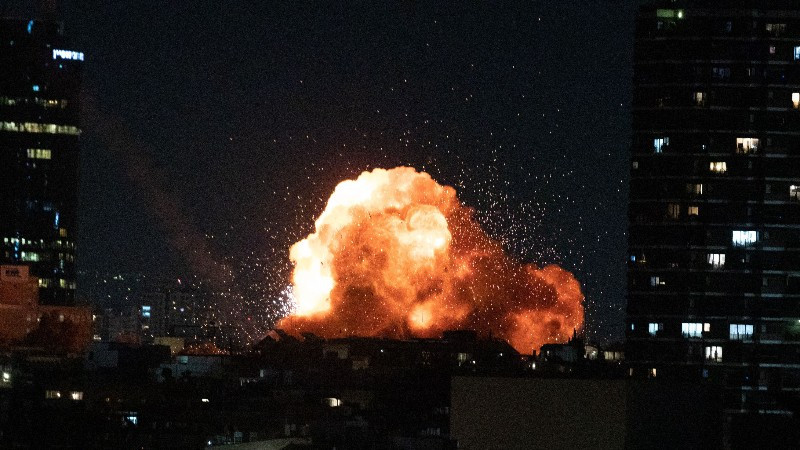 Địa điểm tại Tel Aviv, Israel bị trúng tên lửa từ Iran ngày 28/2/2025. Ảnh: IRNA/TTXVN