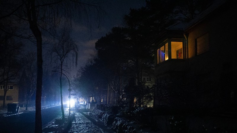 Mất điện trên diện rộng tại Berlin, Đức, sau vụ tấn công vào các đường dây điện. (Ảnh: THX/TTXVN)