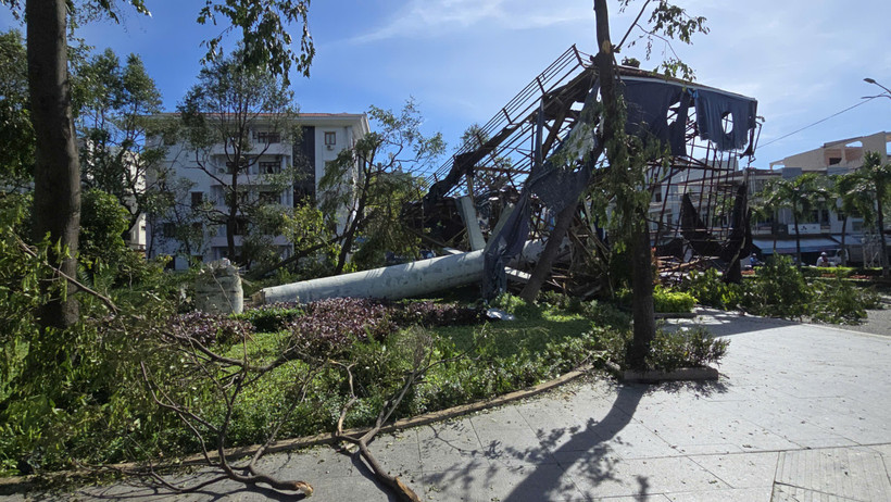 Khu dân cư ở phường ven biển Đắk Lắk tan hoang sau bão số 13