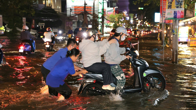 Triều cường tại Cần Thơ tháng 10/2025. Ảnh: TTXVN