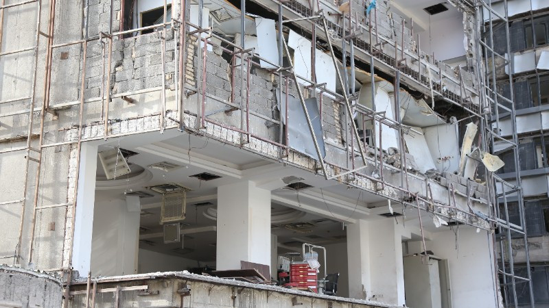 Bệnh viện bị phá hủy sau cuộc không kích tại Tehran, Iran, ngày 7/3/2026. Ảnh: THX/TTXVN