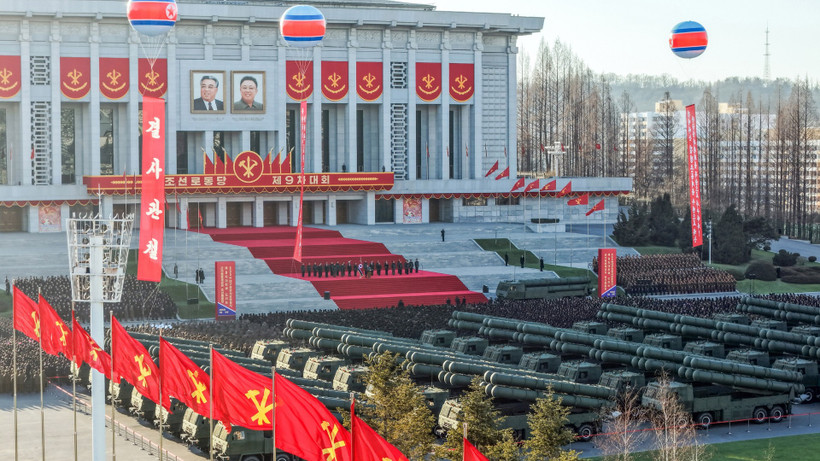 Lễ bàn giao hệ thống phóng rocket đa nòng cỡ lớn 600mm được tổ chức tại thủ đô Bình Nhưỡng, Triều Tiên ngày 18/2/2026. Ảnh: KCNA/TTXVN.