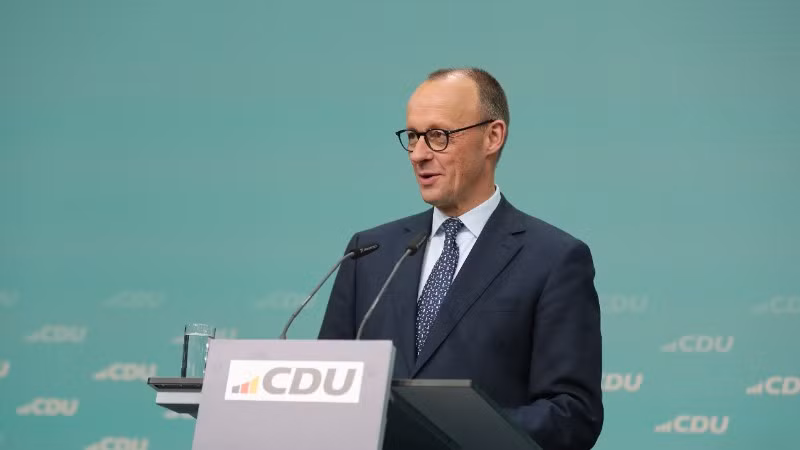 Thủ tướng Đức Friedrich Merz phát biểu trong một cuộc họp báo tại thủ đô Berlin. (Ảnh: THX/TTXVN)