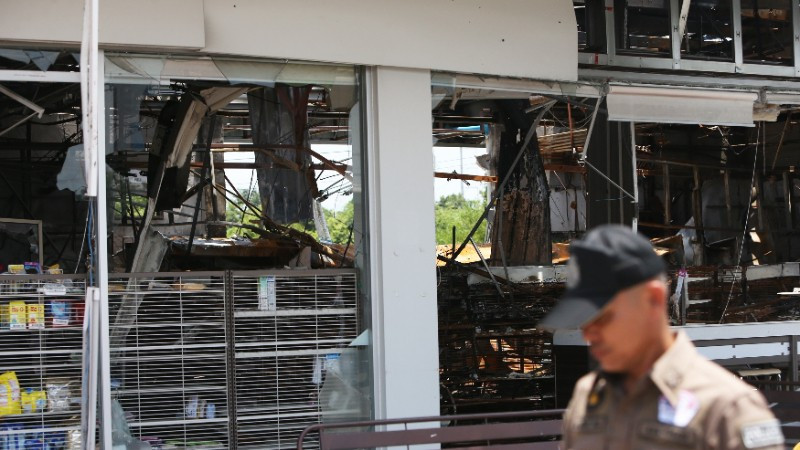 (Tư liệu) Một cửa hàng tiện lợi bị phá hủy do xung đột tại Si Sa Ket, Thái Lan. Ảnh: THX/TTXVN