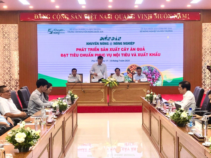 Quang cảnh diễn đàn.