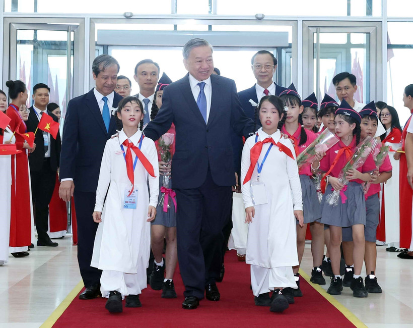 Sáng 5/9/2025, tại Hà Nội, Tổng Bí thư Tô Lâm, các đồng chí lãnh đạo, nguyên lãnh đạo Đảng, Nhà nước dự Lễ kỷ niệm 80 năm truyền thống ngành Giáo dục; đón nhận Huân chương Lao động hạng Nhất và khai giảng năm học mới 2025 - 2026. Ảnh: Thống Nhất – TTXVN