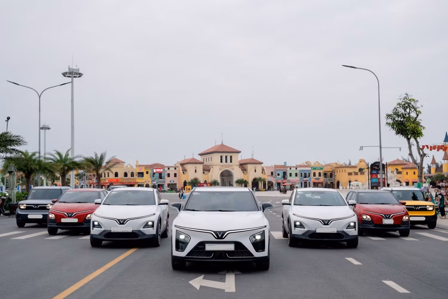 Doanh số ô tô điện VINFAST tăng trưởng mạnh trong tháng 3.