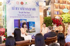Buổi ra mắt sách của Tina Yuan.