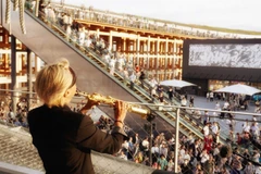 Nghệ sĩ saxophone Bảo Anh trình diễn tại EXPO 2025.