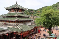 Lễ hội Vía Bà Chúa Xứ núi Sam luôn thu hút đông đảo du khách tham quan.