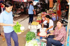 Việc tăng lương tối thiểu có tác động thật sự tích cực đến đời sống người lao động. Ảnh: BẮC SƠN