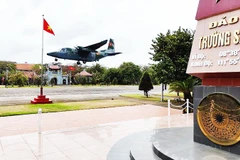 Máy bay Casa-212i hạ cánh ở đảo Trường Sa (đặc khu Trường Sa).