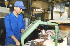 Các doanh nghiệp nhỏ và vừa vẫn khó tiếp cận nguồn vốn để mở rộng sản xuất. Ảnh: NGUYỆT ANH