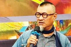 Họa sĩ Đào Hải Phong chia sẻ trong Art talk “Riêng một lối Phong” tháng 10/2025 tại Bảo tàng Mỹ thuật Việt Nam: “Công chúng ủng hộ để nghệ sĩ được nổi tiếng thì hoàn toàn cũng có thể lấy đi hào quang ấy nếu nghệ sĩ không đủ tâm, đủ tầm khiến họ thất vọng”. Ảnh: THỤY PHƯƠNG