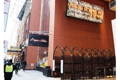 Chiếc đồng hồ hiển thị số nợ công của Chính phủ Mỹ đặt tại New York. Ảnh: THE WASHINGTON POST