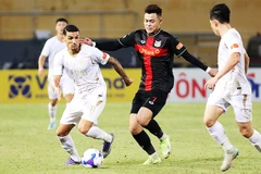 Đỗ Hoàng Hên (trái) là sự bổ sung chất lượng cho đội tuyển Việt Nam. Ảnh: K.MINH