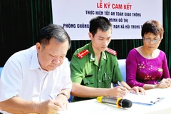 Công tác phối hợp giữa gia đình và nhà trường trong quản lý học sinh cần được đặc biệt quan tâm. Ảnh: SONG ANH