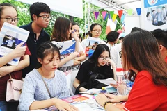 Thí sinh cần cân nhắc nhiều yếu tố như năng lực, sở thích của bản thân, đặc điểm nghề để lựa chọn ngành học phù hợp. Ảnh: NAM ANH