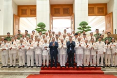 Thủ tướng Phạm Minh Chính với các đại biểu Công an chi viện chiến trường miền Nam.