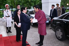 Thủ tướng Phạm Minh Chính đón Quốc vương Bhutan Jigme Khesar Namgyel Wangchuck.