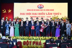 Bí thư Đảng ủy Chính phủ, Thủ tướng Chính phủ Phạm Minh Chính trao quyết định của Ban Thường vụ Đảng ủy Chính phủ chỉ định Ban Chấp hành, Ban Thường vụ, Bí thư, Phó Bí thư, Ủy ban Kiểm tra Đảng ủy Bộ Khoa học Công nghệ nhiệm kỳ 2025-2030.
