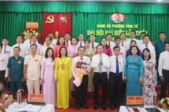 Ra mắt Ban Chấp hành Đảng bộ phường Vĩnh Tế.