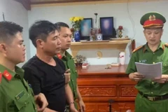Cơ quan chức năng tống đạt, thi hành các quyết định đối với đối tượng Ngô Trí Cường.