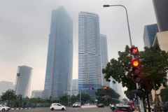 “Màn sương” bụi mịn độc hại bao phủ Hà Nội những ngày qua. (Ảnh MAI MAI)