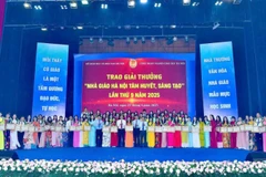 Trao Giải thưởng "Nhà giáo Hà Nội tâm huyết, sáng tạo" năm 2025.