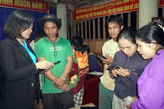Lớp học “Bình dân học vụ số” tại xã Tu Mơ Rông, tỉnh Quảng Ngãi. (Ảnh: NGUYỄN THUYẾT)