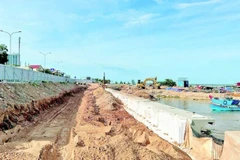 Nhiều hệ thống đê kè được các địa phương gấp rút thi công, bảo đảm phòng, chống lụt bão. (Ảnh minh họa)