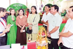 Triển lãm sản phẩm khởi nghiệp tiêu biểu và sản phẩm định hướng kinh tế xanh khu vực Đồng bằng sông Cửu Long. (Ảnh: HỮU NGHĨA)