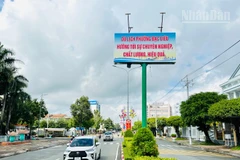 Tuyến đường Trần Huỳnh (phường Bạc Liêu, tỉnh Cà Mau) xanh-sạch-đẹp-văn minh. (Ảnh: TRỌNG DUY)