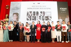 Các nghệ sĩ của 3 đoàn làm phim trong lễ công bố. (Ảnh: VFC)