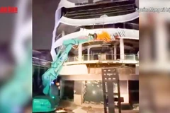 [Video] Hà Nội chính thức phá dỡ Tòa nhà “Hàm cá mập”
